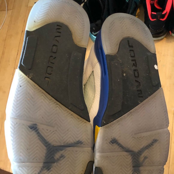 Air Jordan 5 Laney - Picture 2 of 4